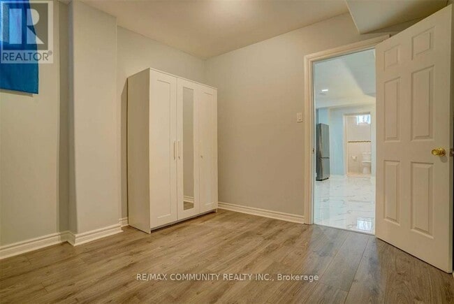 Building Photo - 208 Twyn Rivers Dr