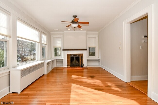 Building Photo - 133 Pine Grove Ave