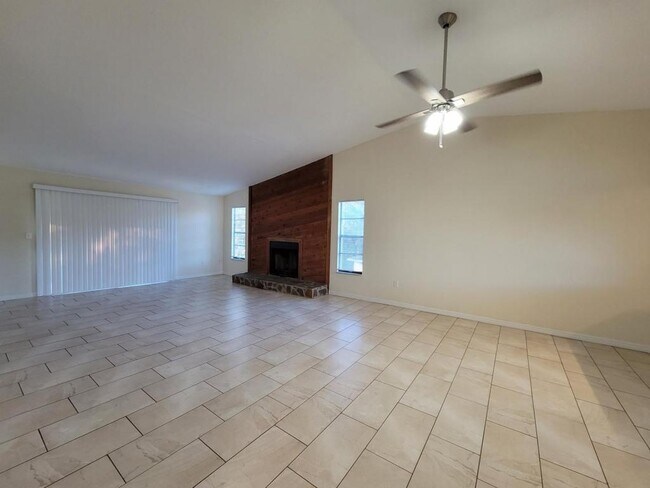 Building Photo - 7857 Pinehurst Dr