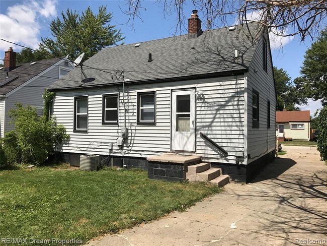 Building Photo - 11096 Jewett Ave