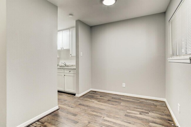 Building Photo - 4015 Bellefontaine St