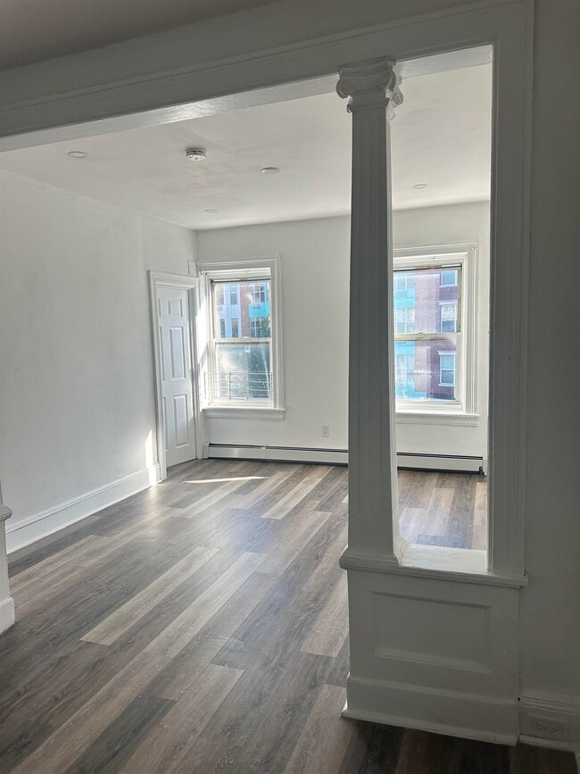 Building Photo - 340 2nd St