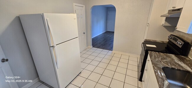 Building Photo - 1505 18th Ave Dr W