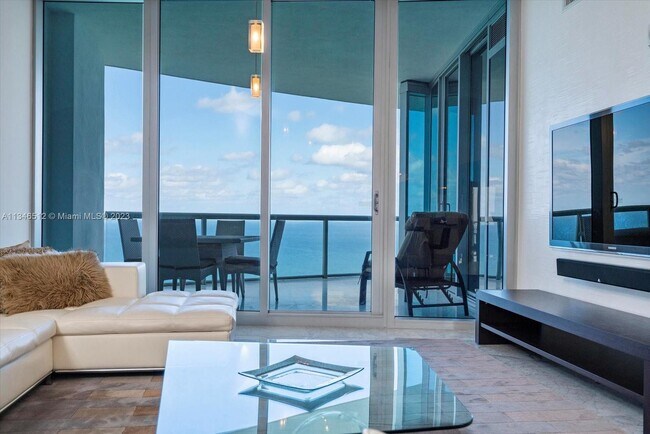 Foto del edificio - 17121 Collins Ave