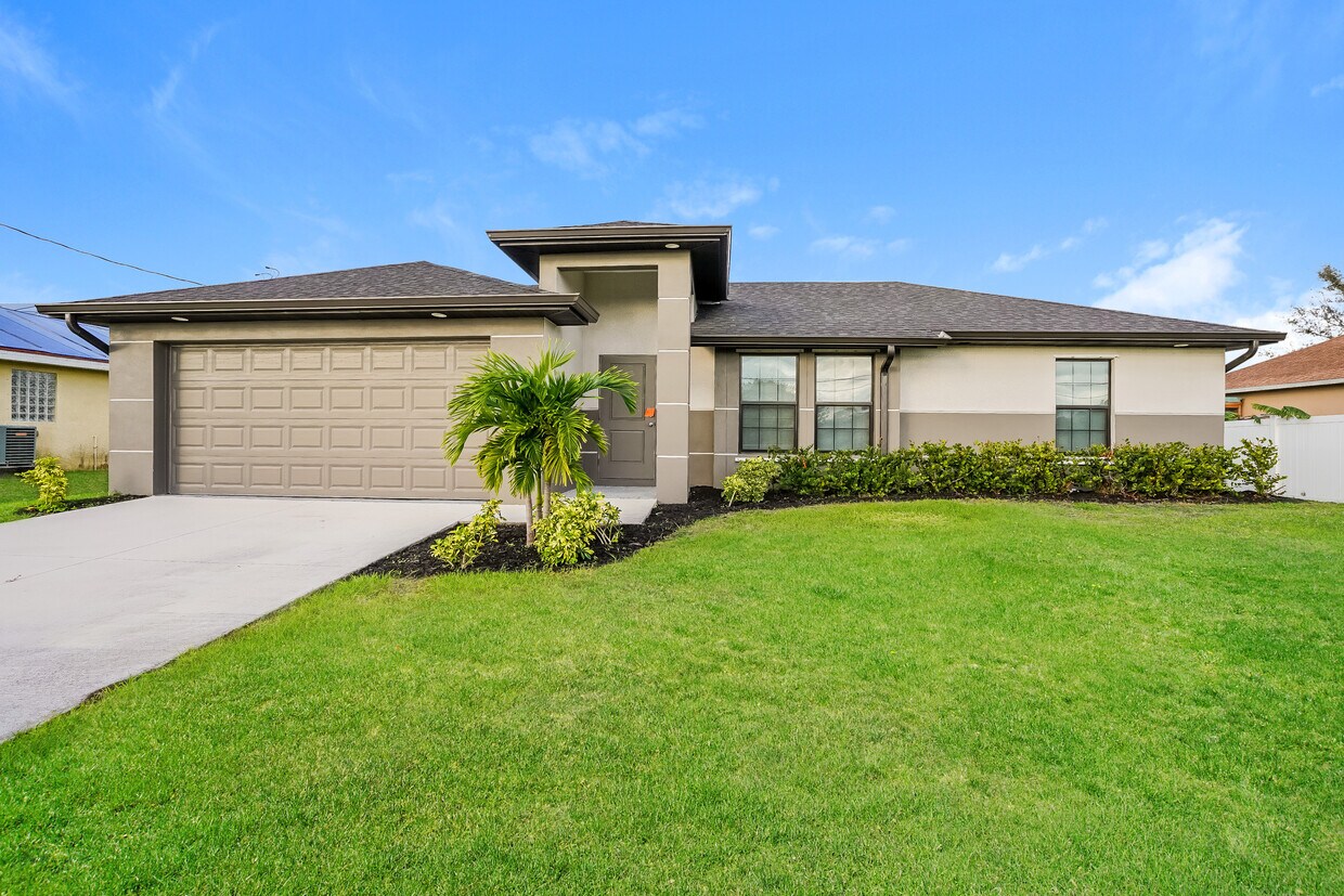 Foto principal - 1232 NE 7th Pl, Cape Coral, FL