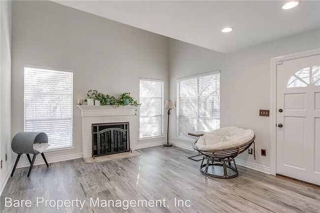 Building Photo - 1 br, 1.5 bath House - 809 Red Bird Ln