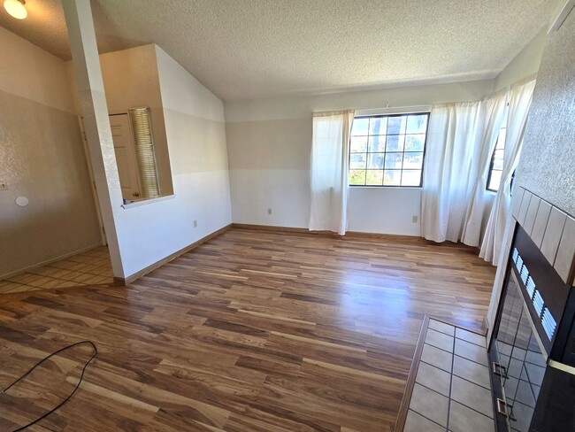 Building Photo - Beautiful 3 Bedroom 2 Bath Home in Gated Community