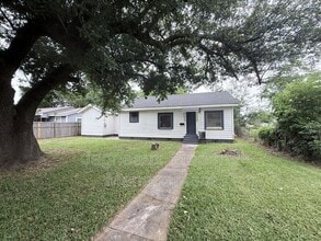 Building Photo - 807 Camelia St