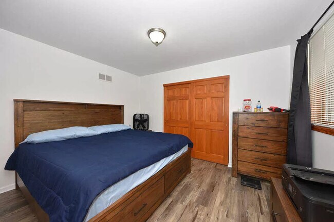 Master Bedroom - 217 NW Barstow St