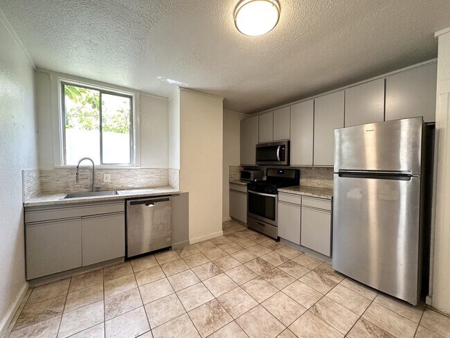 Building Photo - 457 30th St