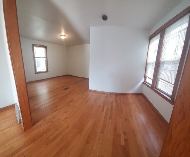 Foto del edificio - 3335 N Springfield Ave