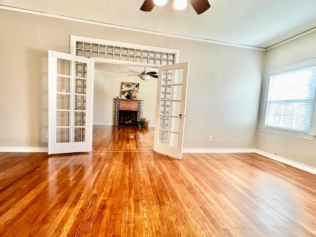 Building Photo - 4300 Calmont Ave