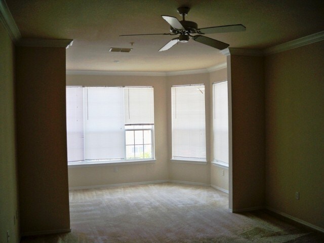 Building Photo - 3373 S Kirkman Rd