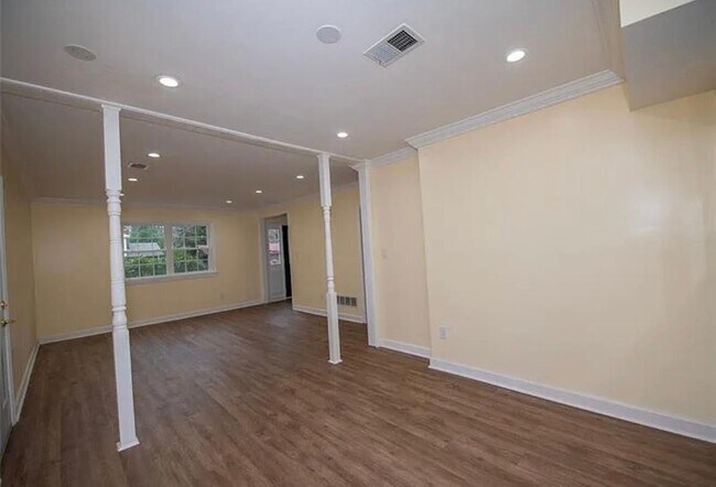 Foto del edificio - 2042 Jones Rd NW