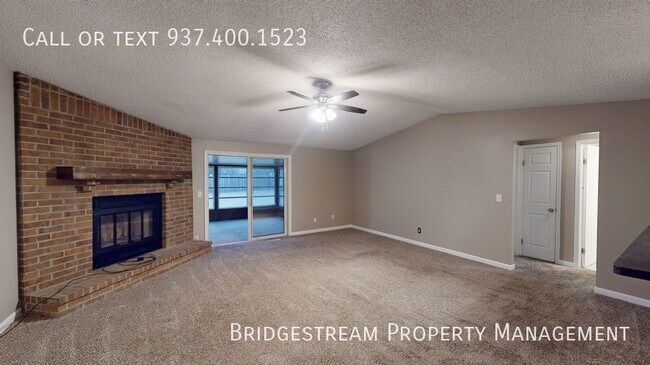 Building Photo - Nice 3 bedroom, 2 full bath home with 2 ca...