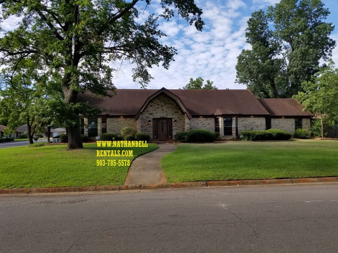 Primary Photo - Exceptional 3/2 Home in Great Location