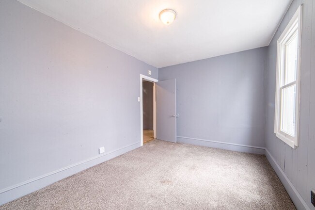 Foto del edificio - 351 N Laurel St