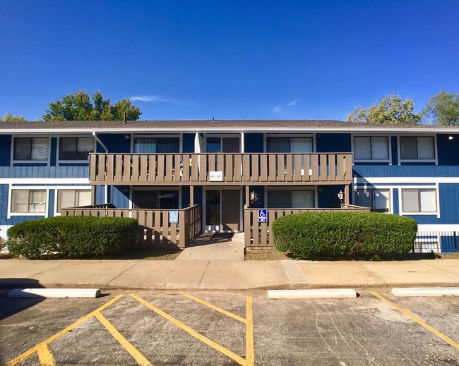 Building Photo - 524 N Skyline Dr