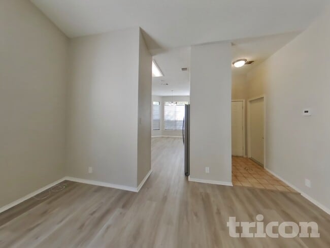 Foto del edificio - 10223 Canton Fld Dr