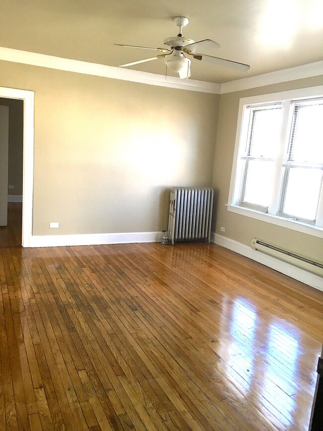 Foto del edificio - 547 E 73rd St