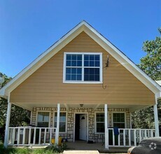 Building Photo - 11006 Shady Oaks Dr
