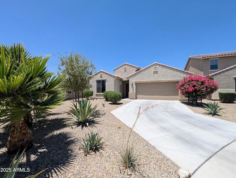 Foto principal - 6952 W Golden Ln