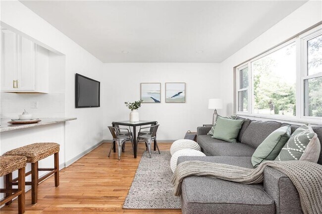 Foto del edificio - 1809 W 66th St