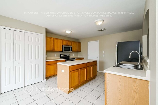 Building Photo - 931 Brenton Leaf Dr
