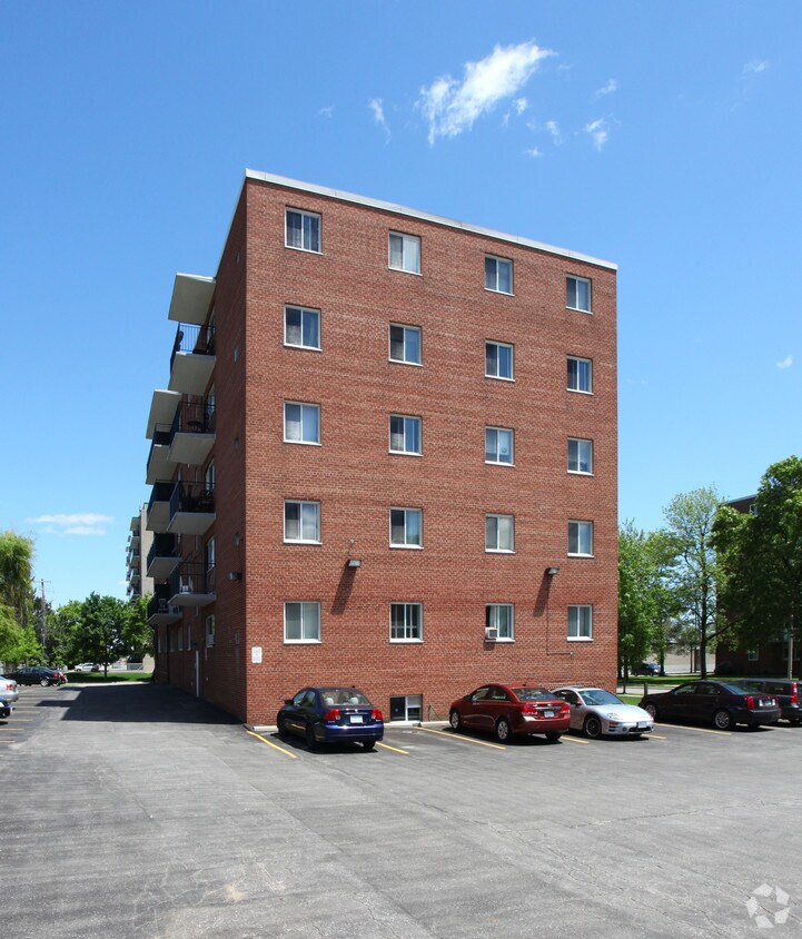 Building Photo - Trayborn Hill