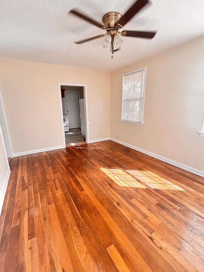 Building Photo - POS3233