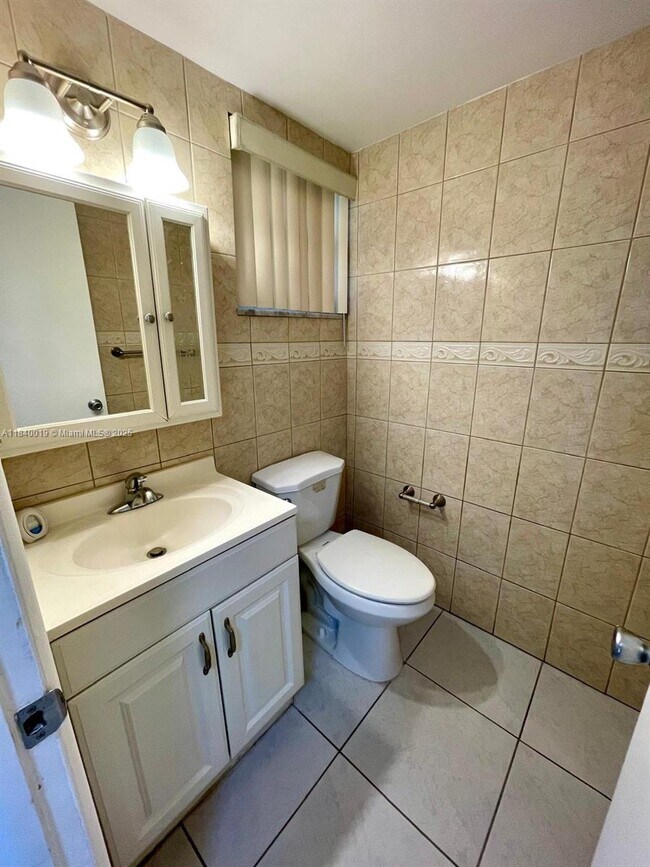 Foto del edificio - 1540 NE 191st St