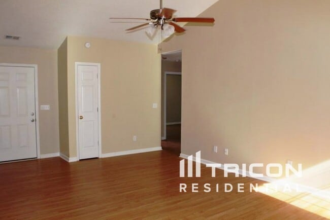 Building Photo - 223 Green Rose Rd