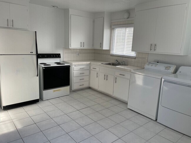 Foto del edificio - 1496-1496 Highland Blvd