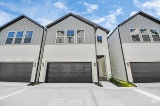 Building Photo - 2434 Harrington St