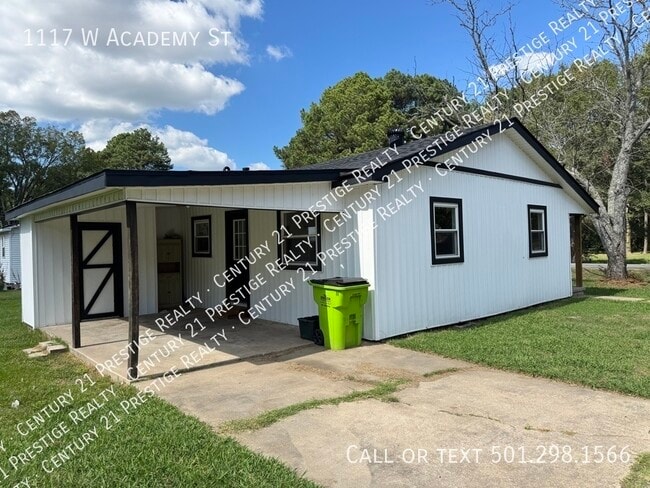 Building Photo - 1117 W Academy St