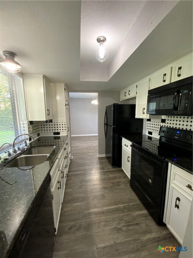 Building Photo - 1402 Dallas St