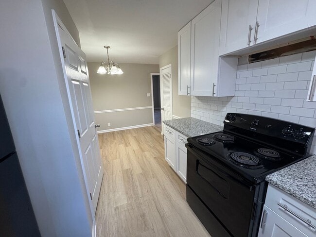 Building Photo - 3819 Rosehaven Dr