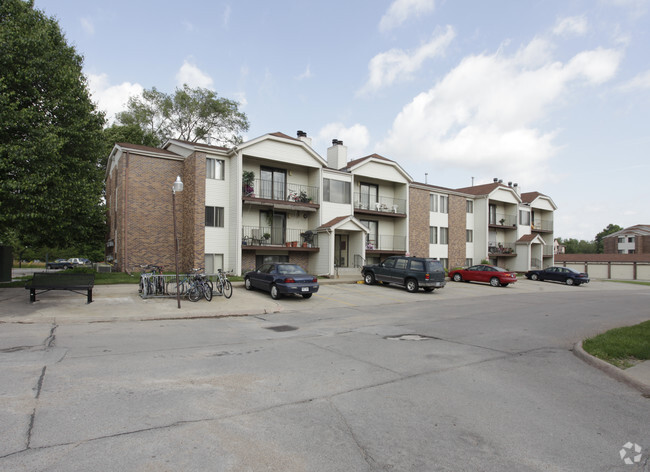 Building Photo - Central Park Apartments