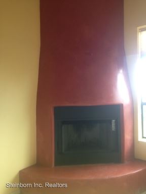 Building Photo - 6050 Vista Ct