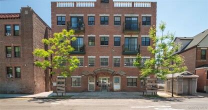 Building Photo - 103-02 42nd Ave