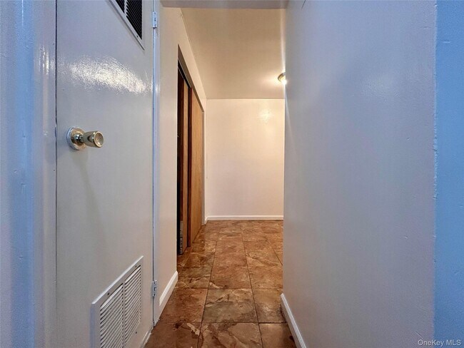 Foto del edificio - 9 Wyndover Woods Ln