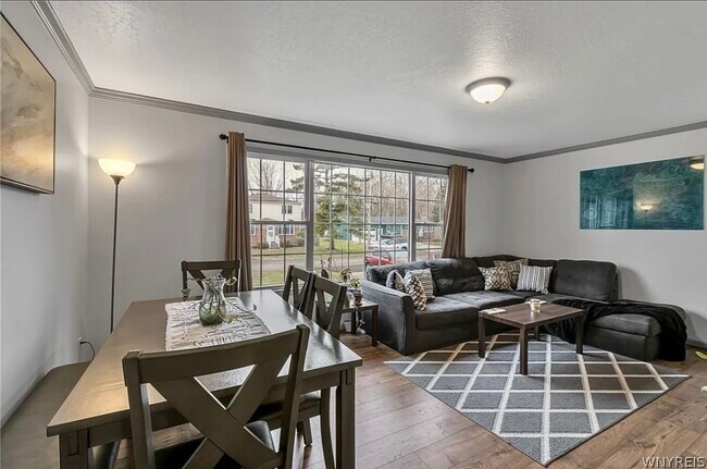 Foto del edificio - 4996 Thurston Ave