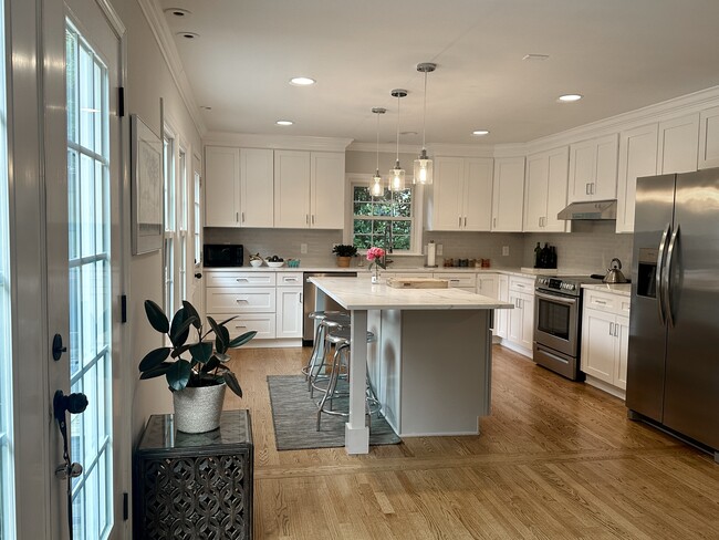 Building Photo - 1835 Manor Mill Rd