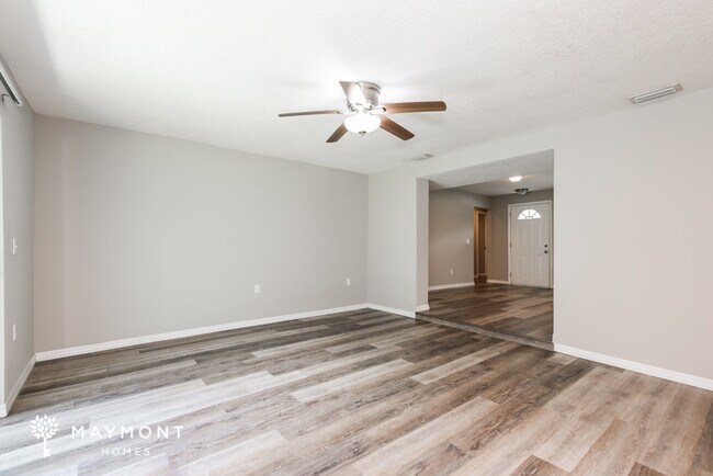 Building Photo - 6537 Pine Cir N