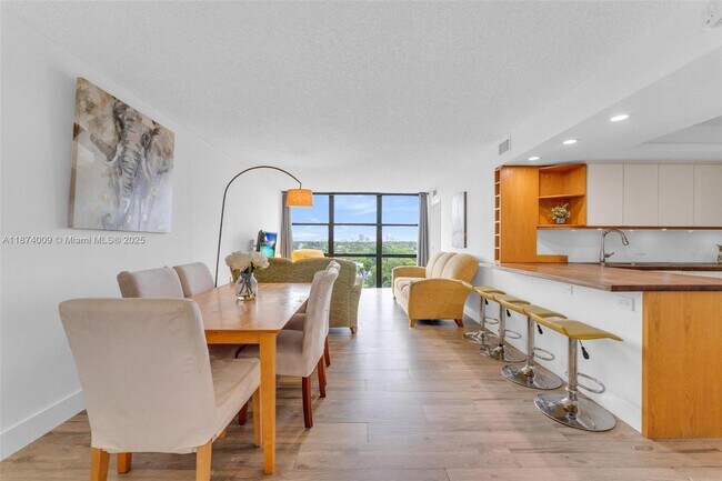 Foto del edificio - 1000 Parkview Dr
