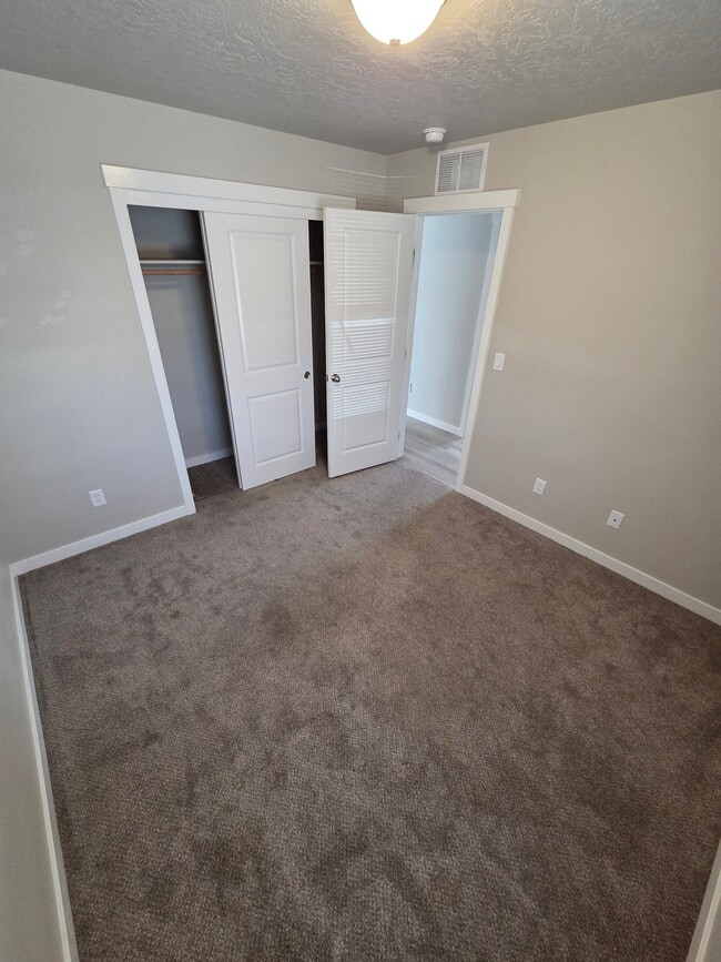Building Photo - 17649 Desert Rdg Ave