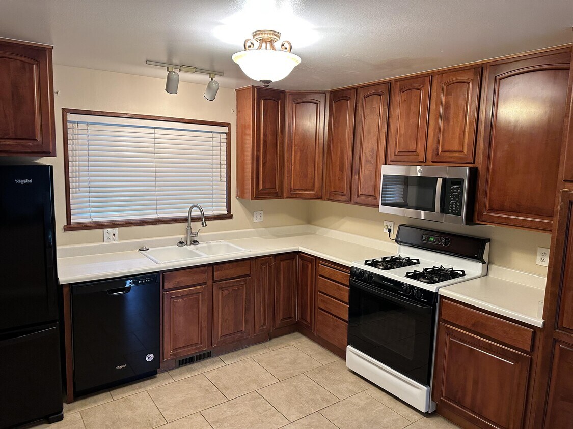 Foto principal - 10920 W Exposition Ave