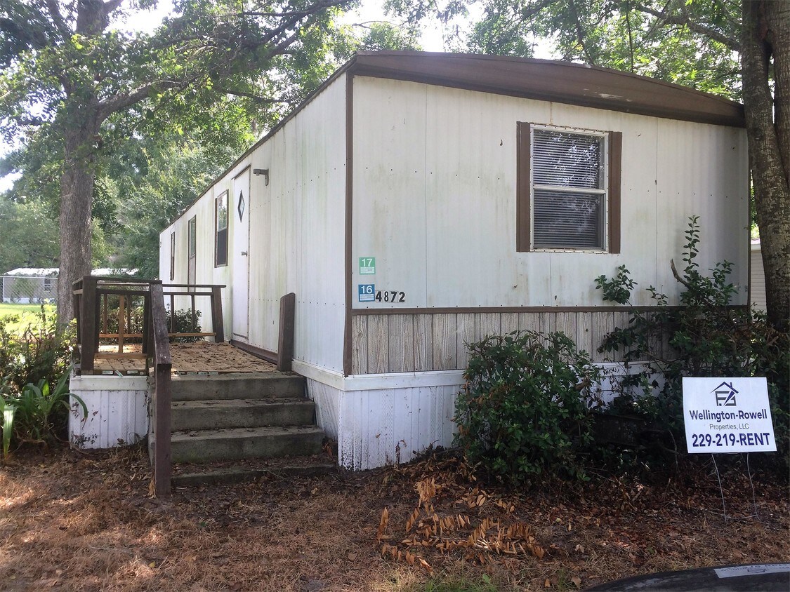 4872 Pine Breeze Ct Unit 4872, Valdosta, GA 31605 Room for Rent in