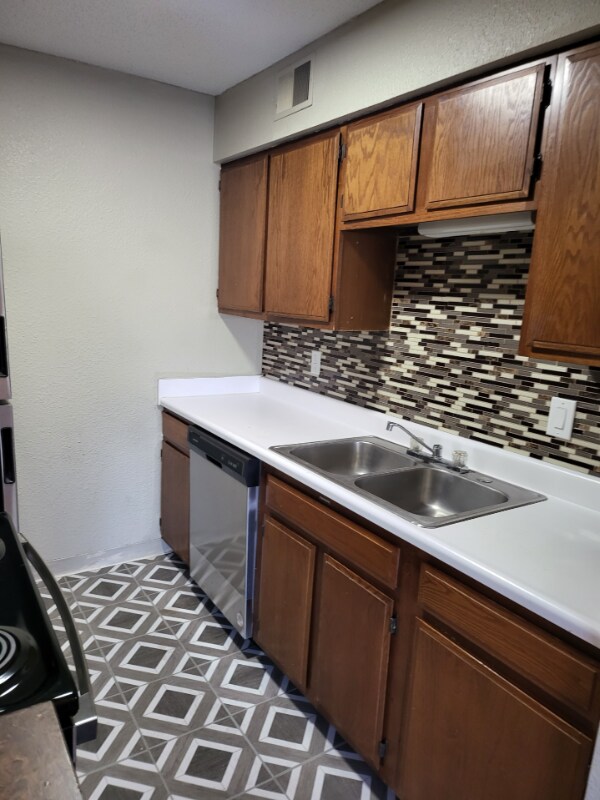 Foto del edificio - 1325 N Meridian Ave