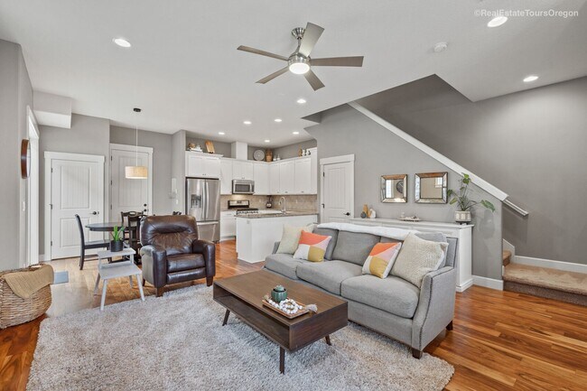 Building Photo - **$500 OFF THE FIRST FULL MONTH'S RENT** T...